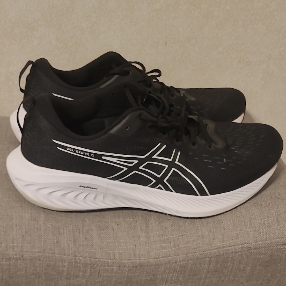 ASICS Gel-Excite 10 Black and White Sneakers